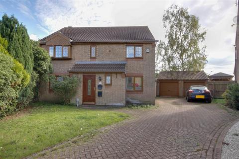 4 bedroom detached house for sale, Fernland Close, Brough