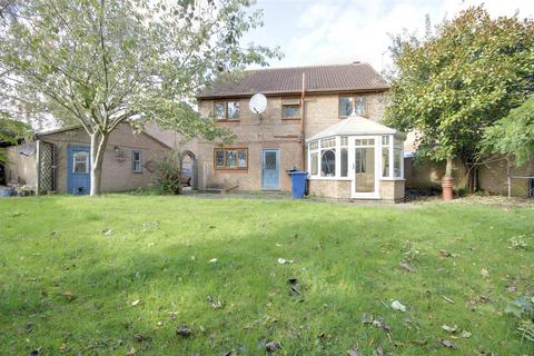 4 bedroom detached house for sale, Fernland Close, Brough