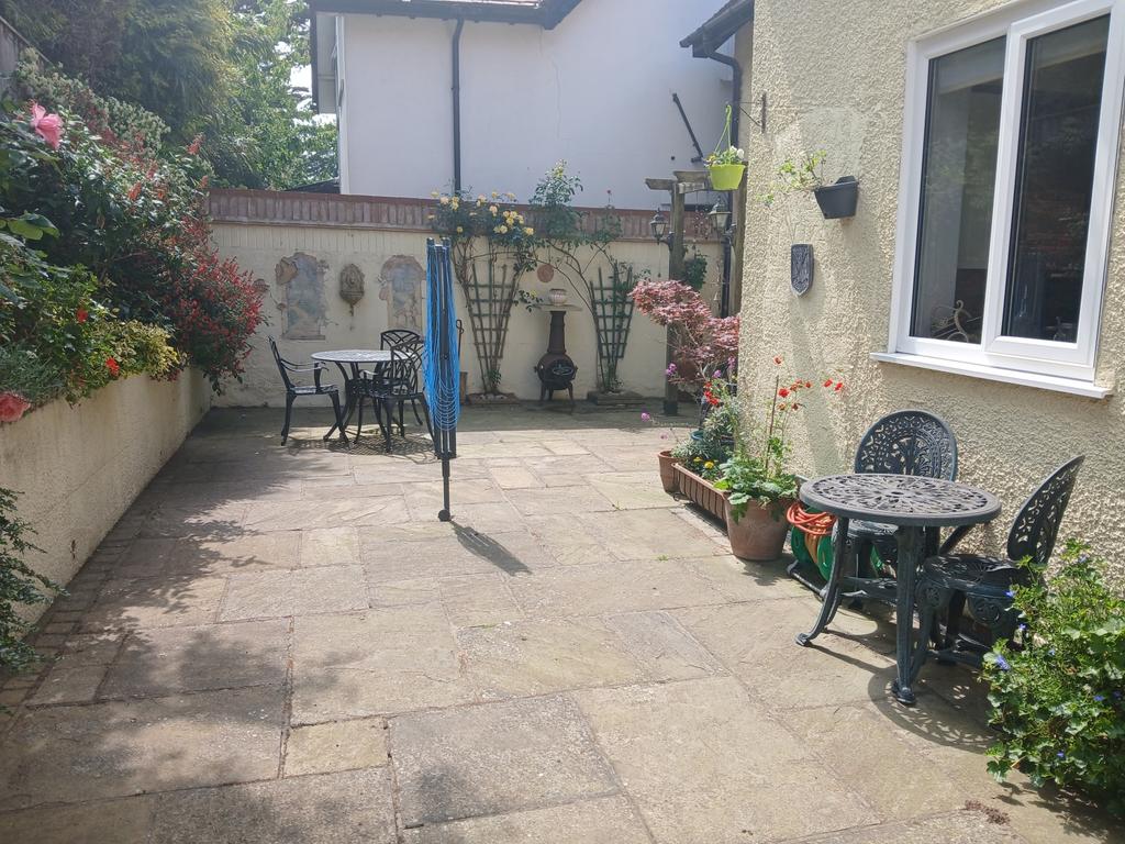4 Garrison Lane, Felixstowe, IP11 7 SJ