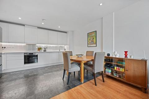 2 bedroom flat to rent, Vandervell Court, London, W3