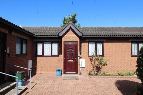 1 bedroom bungalow for sale, Bletchingley Close, Thornton Heath, CR7