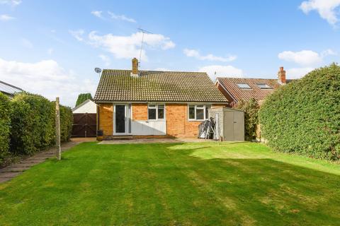 2 bedroom bungalow for sale, Greenfields Avenue, Alton, Hampshire