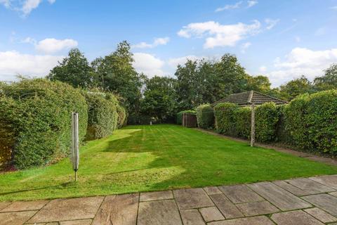 2 bedroom bungalow for sale, Greenfields Avenue, Alton, Hampshire