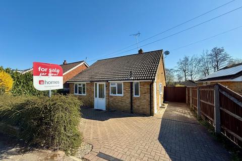 2 bedroom bungalow for sale, Greenfields Avenue, Alton, Hampshire