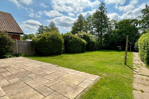 2 bedroom bungalow for sale, Greenfields Avenue, Alton, Hampshire