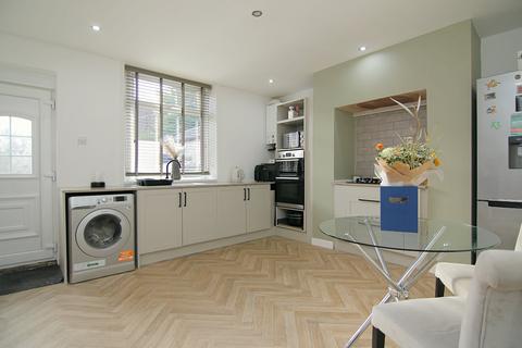 18 Mount Terrace, Bradford, BD2 2JE