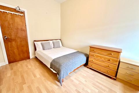 4 bedroom flat to rent, West Princes Street, Woodlands, Glasgow, G4