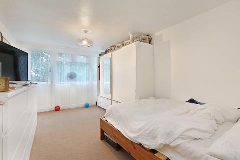 2 bedroom maisonette for sale, Pennack Road, London, SE15