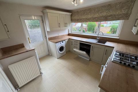 4 bedroom property to rent, Brandlesholme Road, Bury, BL8 1ER