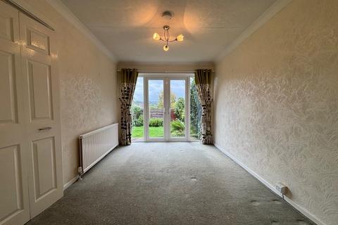 4 bedroom property to rent, Brandlesholme Road, Bury, BL8 1ER