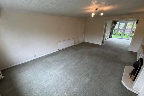 4 bedroom property to rent, Brandlesholme Road, Bury, BL8 1ER