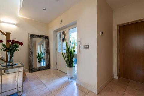 1a Dore Close, Sheffield, S17 3PU