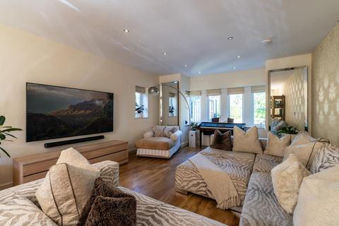 1a Dore Close, Sheffield, S17 3PU