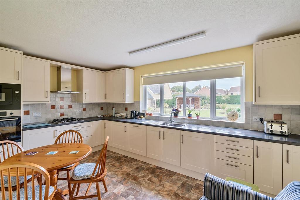 Kitchen / Breakfast Room