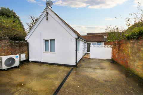 2 bedroom bungalow to rent, Portsmouth Road, Milford, Godalming