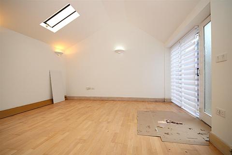 2 bedroom bungalow to rent, Portsmouth Road, Milford, Godalming