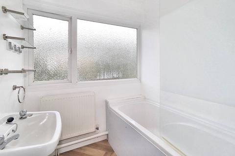 74 Priors Croft, Woking, GU22 9EZ