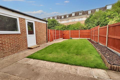 74 Priors Croft, Woking, GU22 9EZ