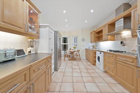 2 bedroom flat for sale, Palmerstone Court, Virginia Water, Surrey, GU25