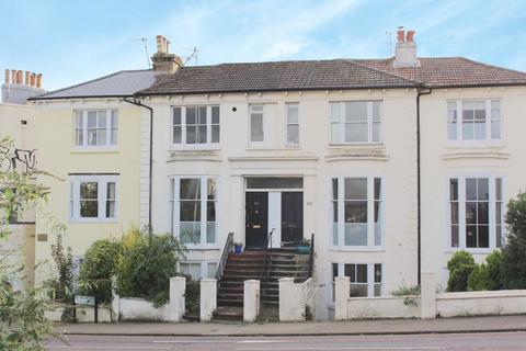 2 bedroom flat to rent, Buckingham Place, Brighton, East Sussex, BN1