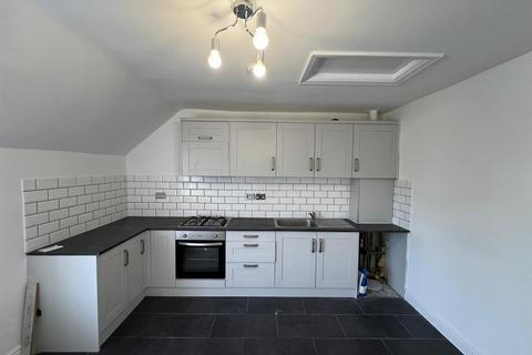 2 bedroom flat to rent, Kingston Road, Epsom KT19