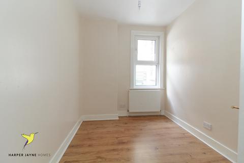 2 bedroom ground floor maisonette for sale, Hythe Road, Thornton Heath, CR7