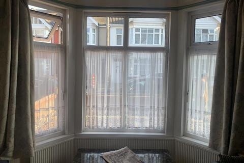 3 bedroom house to rent, Mansfield Road, Luton LU4