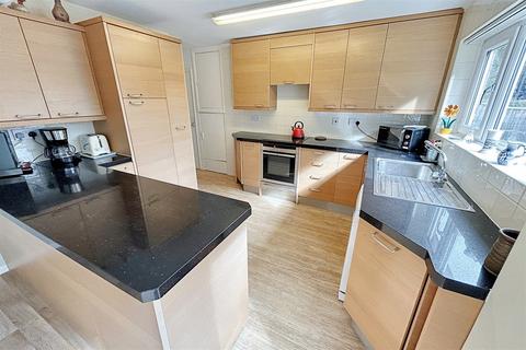 4 bedroom end of terrace house for sale, Northmoor