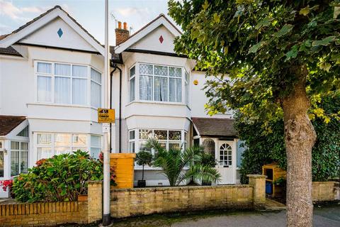 5 bedroom end of terrace house for sale, Reydon Avenue, Wanstead