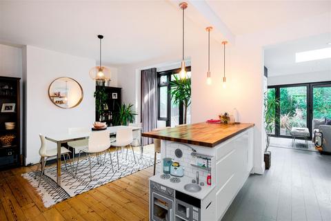 14 Reydon Avenue, London, E11 2JD