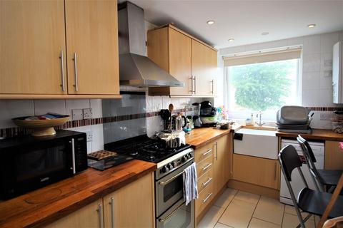 3 bedroom apartment to rent, Centurion Way, Purfleet RM19