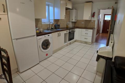 4 bedroom property to rent, Barnsfold Ave, Manchester M14