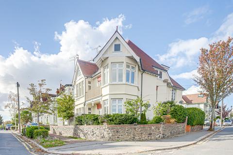 Beach Avenue, Leigh-on-sea, SS9