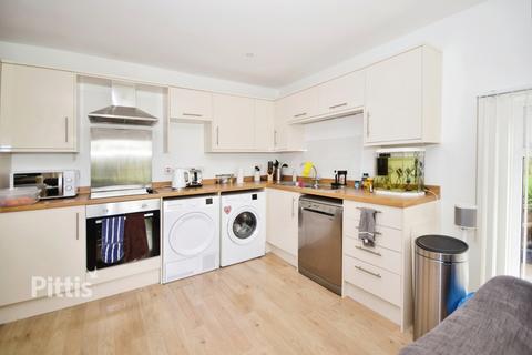 2 bedroom flat to rent, Queens Road Shanklin PO37