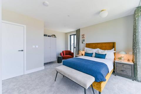 3 bedroom flat for sale, London Square Croydon, Croydon CR0