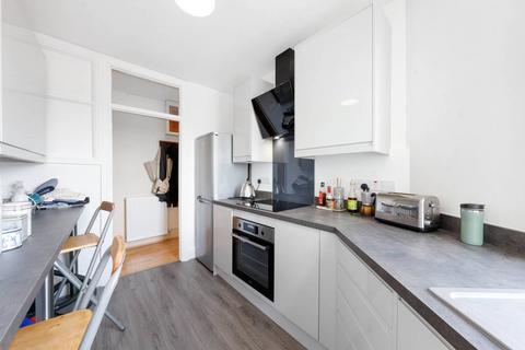 2 bedroom flat to rent, Rosendale Road, West Dulwich, London, SE21