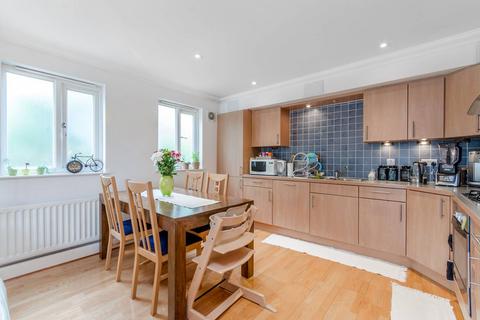 2 bedroom flat for sale, Lumiere Court, Balham, London, SW17