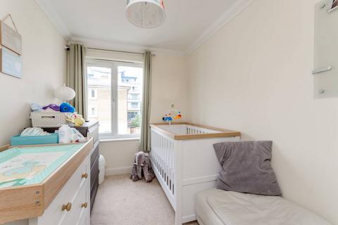 2 bedroom flat for sale, Lumiere Court, Balham, London, SW17