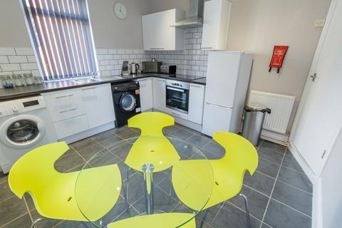 4 bedroom terraced house to rent, Molyneux Road, L6 6AL,