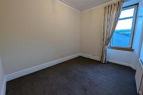 2 bedroom flat to rent, Cardwell Road, Gourock PA19