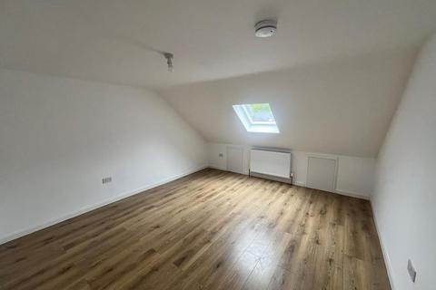 4 bedroom apartment to rent, Micklefield Road,  High Wycombe,  HP13