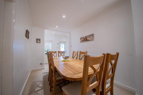 32 Essendine Crescent, Sheffield, S8 8PB