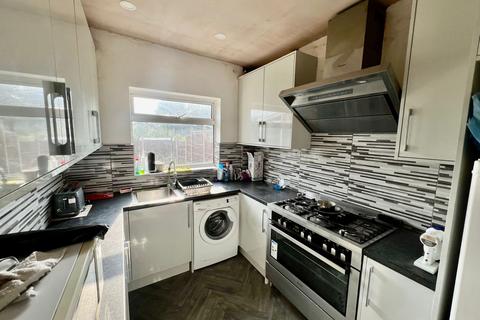 3 bedroom semi-detached house to rent, 14 Evington Parks Road, LE2 1PR