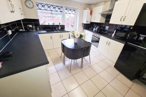 2 bedroom detached house for sale, Cemetery Road, Droylsden