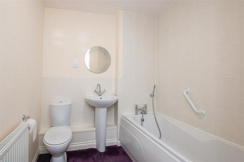 2 bedroom end of terrace house to rent, Rays Close, Bletchley