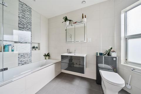 66 Granville Road, London, N12 0HT