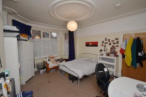 5 bedroom terraced house to rent, Milverton Road, Manchester M14