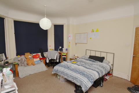5 bedroom terraced house to rent, Milverton Road, Manchester M14
