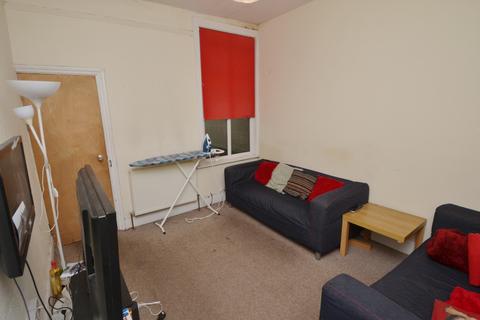 5 bedroom terraced house to rent, Milverton Road, Manchester M14