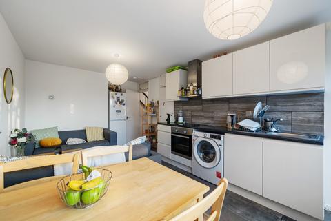11 Carnoustie Drive, London, N1 0DS